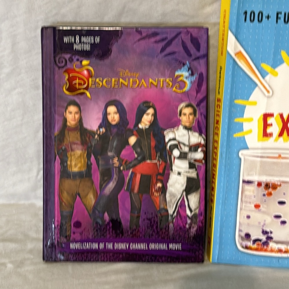 kids children’s book set descendants 3 hardcover book and experiment book - Picture 2 of 7